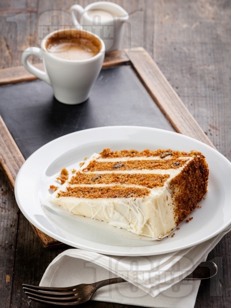 Морковена торта с крема сирене и сметана - снимка на рецептата Морковена торта с крема сирене и сметана - снимка на рецептата